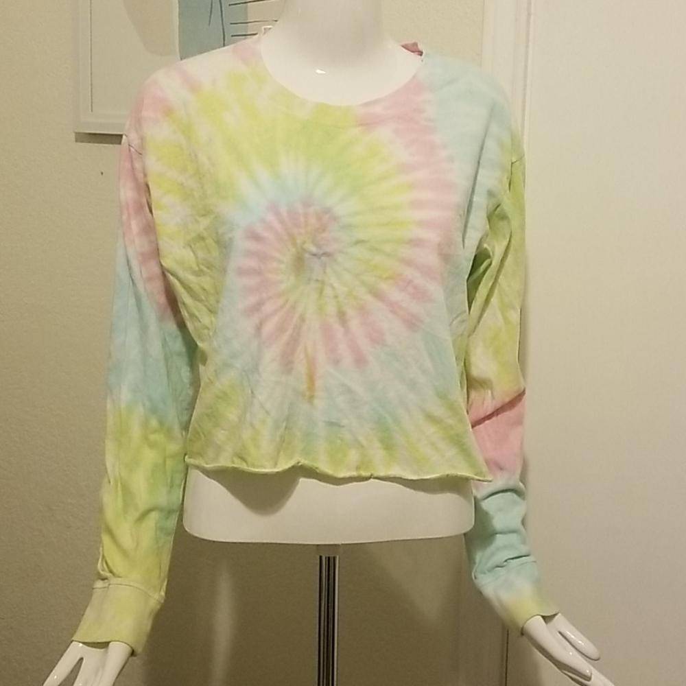 Southern Spirit tye dye crop top size large
